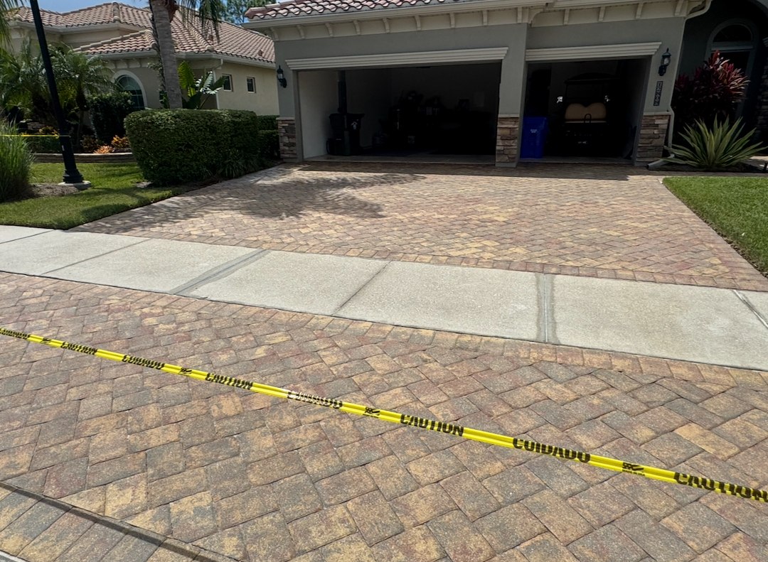 Paver sealing in Esteto